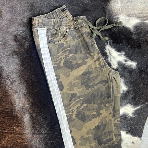 Camo Fitted Joggers - Picture 2 of 3